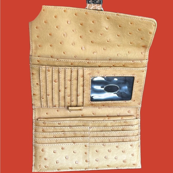 Women’s Guess leather wallet. - Picture 5 of 12